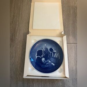 Bing & Grondahl Copenhagen “Christmas at Home” plate 1971